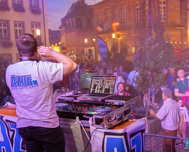 DJ